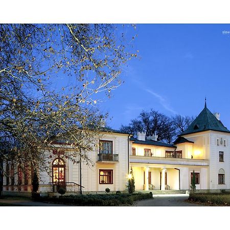 Ostoya Inn & Granary Ясенка Ресторант снимка