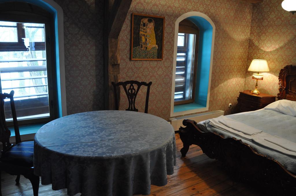 Ostoya Inn & Granary Ясенка Екстериор снимка