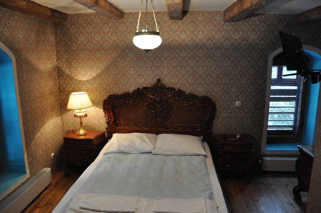 Ostoya Inn & Granary Ясенка Екстериор снимка