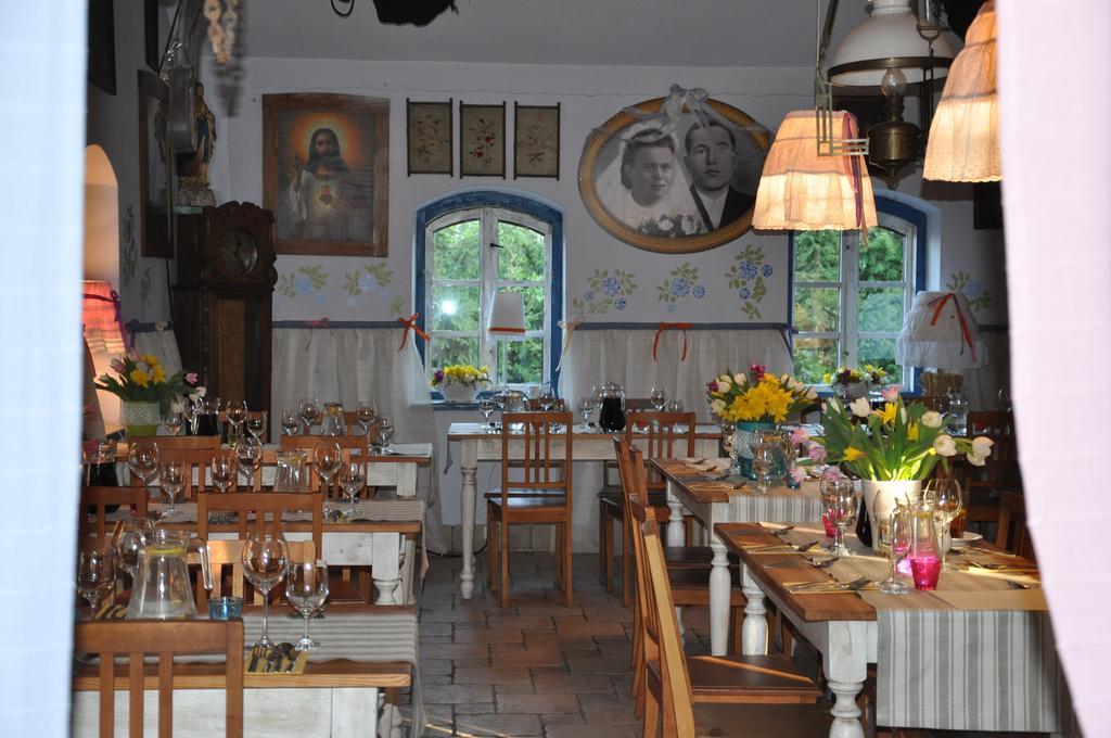 Ostoya Inn & Granary Ясенка Екстериор снимка