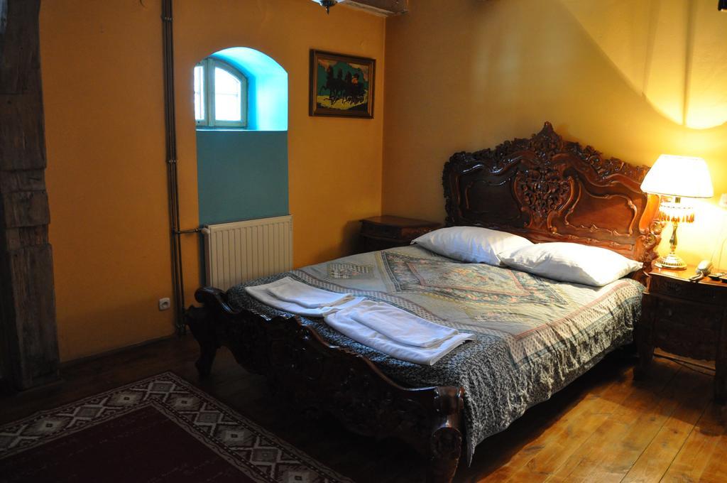 Ostoya Inn & Granary Ясенка Екстериор снимка