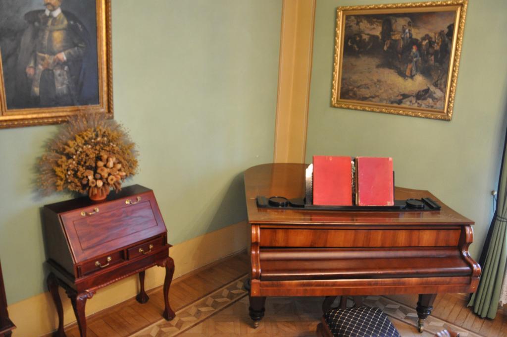 Ostoya Inn & Granary Ясенка Екстериор снимка