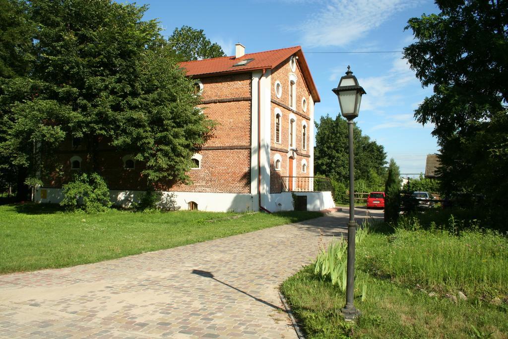 Ostoya Inn & Granary Ясенка Екстериор снимка