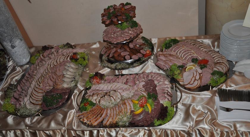Ostoya Inn & Granary Ясенка Екстериор снимка