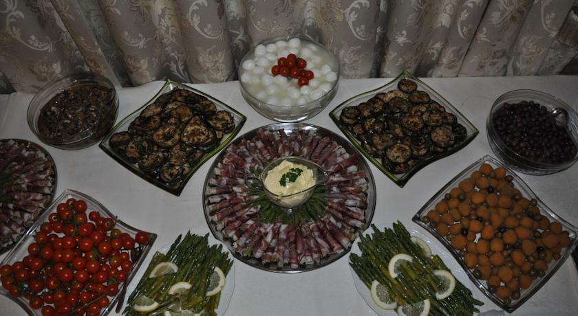 Ostoya Inn & Granary Ясенка Екстериор снимка