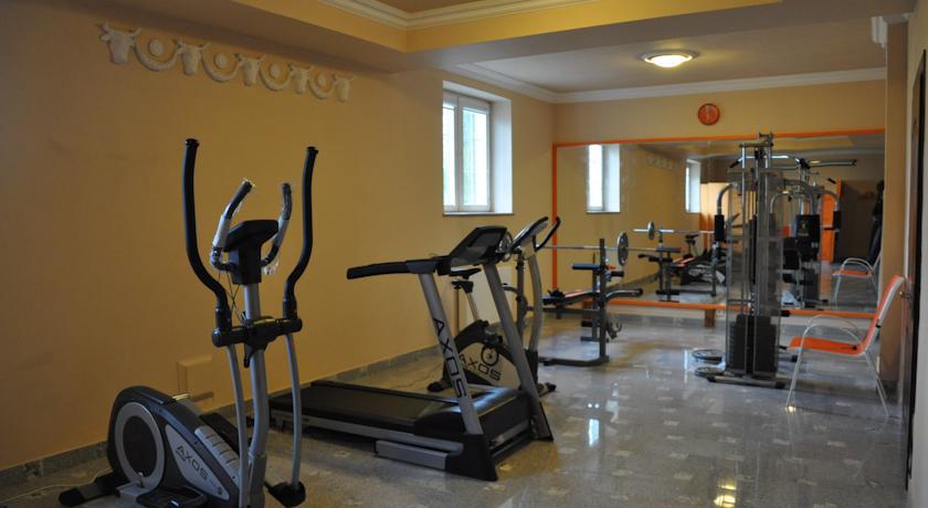 Ostoya Inn & Granary Ясенка Екстериор снимка